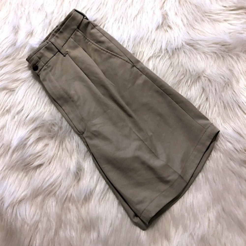 $5 CLEARANCE! Khaki Pleated Work Shorts Size 34